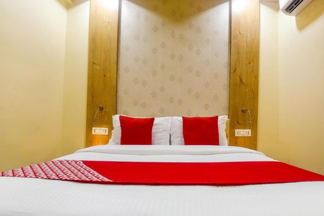 โอโย 60773 รุจิต ลอดจิ้ง แอนด์ บอร์ดดิ้ง Hotel มุมไบ ภายนอก รูปภาพ